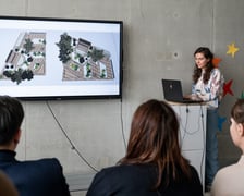 Projekt „Przyjazne Miasto” realizowany przez Smart City Wrocław oraz Katedrę Wzornictwa Akademii Sztuk Pięknych im. Eugeniusza Gepperta i Wydział Mechaniczno-Energetyczny Politechniki Wrocławskiej.