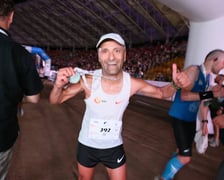 Nocny Półmaraton Wrocław 2022, uczestnicy, znajdź się na zdjęciach ze staru lub mety