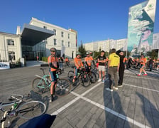 Kolarze i kolarki na trasie tegorocznego wyścigu European Peace Ride