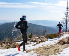 Walimskie Biegi Górskie, 8 października, Walim (pow. wałbrzyski). Dwa dystanse i dwie trudne techniczne trasy ? 51 i 22 km. Choć zapisy na tegoroczną edycję zostały oficjalnie zamknięte, warto spróbować skontaktować się z organizatorami i podpytać o wolne miejsce. Niezwykłe widoki, bardzo strome podbiegi i wszystko to, co Góry Sowie mają do zaoferowania. Bez wątpienia warto, ale uprzedzamy ? to impreza dla prawdziwych biegowych wyjadaczy!