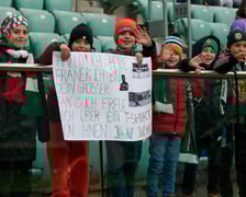 Kibice na trybunach Tarczyński Arena we Wrocławiu, mecz Śląsk Wrocław - Piast Gliwice, 06.04.2023