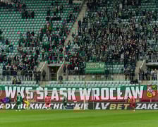 Kibice na trybunach Tarczyński Arena we Wrocławiu, mecz Śląsk Wrocław - Piast Gliwice, 06.04.2023