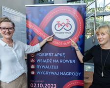 <p>Monika Kozłowska-Święconek i Urszula Jagielnicka, spotkanie o akcji "W k&oacute;łko kręcę" w urzędzie miejskim, 28 września 2023</p>