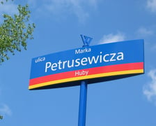 Na Hubach znajduje się ul. Petrusewicza