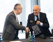 <p>Przemysław Gałecki i Czesław Lang, spotkanie przed TdP 2024 w kompleksie Hali Stulecia</p>