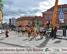 <p>Start p&oacute;łmaratonu w sobotę 23 marca w Rynku w Sob&oacute;tce&nbsp;</p>