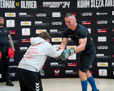 Trening pokazowy w Pasażu Grunwaldzkim przed galą Knockout Boxing Night 34 we Wrocławiu