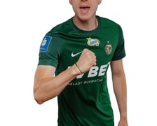 <p>Wicekapitan, podstawowy młodzieżowiec i uniwersalny obrońca, kt&oacute;ry zagrał w sumie na czterech pozycjach. Wyrobił większość minut młodzieżowc&oacute;w, potrzebnych do spełnienia limitu, ale grał nie dlatego, a po prostu z powodu swojej wysokiej, r&oacute;wnej formy. W opinii wielu przyszły kadrowicz.</p>