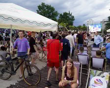 Strefa kibica w Porcie Węglowym Beach Bar podczas finałowego meczu Hiszpania - Anglia