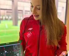 <p class="MsoNormal">22-letnia zawodniczka Śląska Wrocław, należąca także do Kaman Sport Group. Specjalizuje się w konkurencjach karabinu dowolnego i karabinu pneumatycznego. W roku igrzysk olimpijskich jest w bardzo dobrej formie. Z mistrzostw Europy na Węgrzech przywiozła trzy krążki, dwa z Pucharu Polski w Bydgoszczy, pokazała się z dobrej strony <a href="https://www.wroclaw.pl/sport/io-paryz-2024-julia-piotrowska-rekord-polski-w-stzelectwie-baku">na Pucharze Świata w Azerbejdżanie, o czym informowaliśmy tutaj</a>.</p>