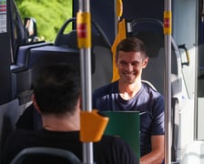 Drużyna WKS-u na lotnisko udała się autobusem MPK. Stamtąd samolotem dotarli na mecz z Riga FC