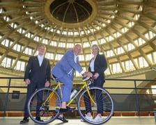 Zdjęcie z konferencji prasowej poświęconej 81. Tour de Pologne (1 sierpnia, Hala Stulecia)