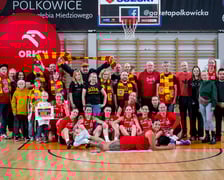 <p>Koszykarki i klub kibica po meczu w Polkowicach</p>