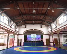 <p>Zawodnicy ćwiczą w dawnej sali balowej, tzw. Grosse Saal</p>