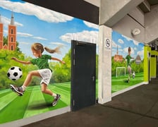 <p>Nowy mural na Tarczyński Arena Wrocław z okazji&nbsp;Finału Ligi Konferencji UEFA</p>