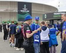 Finał Ligi Konferencji we Wrocławiu. Kibice Realu Betis i Chelsea pod stadionem