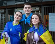 Kibice w drodze na mecz Ukraina - Francja we Wrocławiu