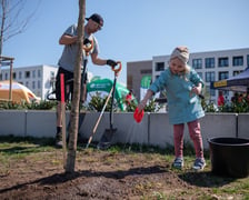 Piknik WROśnij we WRO na skwerze Scharouna na Nowych Żernikach