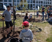Piknik WROśnij we WRO na skwerze Scharouna na Nowych Żernikach