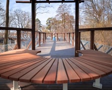 <p>Kładka nad wybiegiem niedźwiedzi we wrocławskim zoo, zdjęcie z wiosny 2026</p>