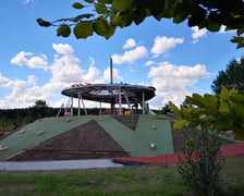 Tak na początku września prezentuje się koniec budowy pierwszego etapu placu zabaw w parku Tysiąclecia