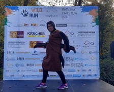 Na zdjęciach uczestnicy Wild Run 2022, dzikiego biegu w Zoo Wrocław