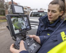 Na zdjęciu kontrola spalania w piecu prowadzona przez Straż Miejską Wrocławia - z wykorzystaniem drona