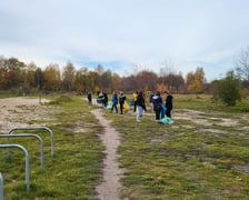 Mieszkańcy Maślic sprzątali w weekend osiedle. Posadzili też drzewa i krzewy