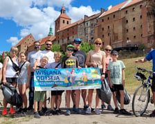 Na zdjęciu widać uczestników akcji, którzy sprzątali  Polskę ze śmieci w ciągu ostatnich trzech lat