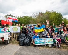 Na zdjęciu widać uczestników akcji, którzy sprzątali  Polskę ze śmieci w ciągu ostatnich trzech lat