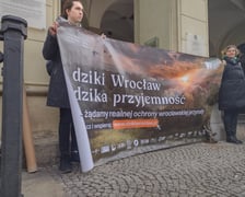 Protest w sprawie działki ze stawem przy stadionie