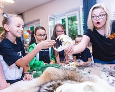Dzieci podczas zajęć edukacyjnych w Zoo Wrocław / zdjęcie ilustracyjne