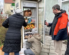 Na Tarnogaju przy ul Henrykowskiej 2 przed siedzibą rady osiedla działa już siedemnasta we Wrocławiu Jadłodzielnia Foodsharing.