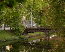 Kładka św. Antoniego nad miejską fosą w centrum Wrocławia