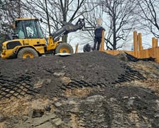W parku Strachocińskim powstaje całoroczna górka saneczkowa