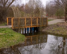 <p>Dolina Olsz&oacute;wki Krzyckiej wypiękniała. Pojawiły się zbiorniki wodne, mostki, ławki i ścieżki spacerowe.&nbsp;</p>