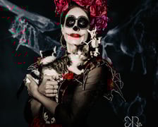 Diabelnie urocze zwierzęta ze schroniska polecają się do adopcji - niezwykła sesja na Halloween