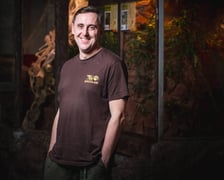 <p>Damian Konkol, specjalista ds żywienia we wroclawskim zoo</p>