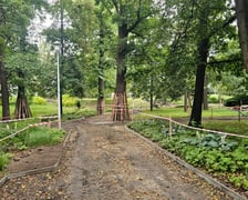 <p>Skwer między ulicami ul. Długosza a al. Kromera na osiedlu Karłowice-R&oacute;żanka&nbsp; -&nbsp; prace w lipcu 2025</p>