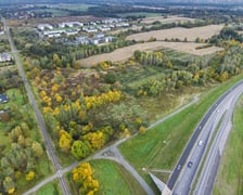 <p>Teren przyszłego parku Wojnowskiego, widok z drona.</p>