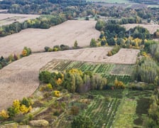 <p>Teren przyszłego parku Wojnowskiego, widok z drona.</p>