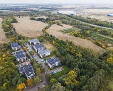 <p>Teren przyszłego parku Wojnowskiego, widok z drona.</p>