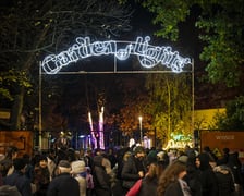 <p>Wystawa garden of Lights-Ogr&oacute;d Świateł &bdquo;Dzika Ameryka&rdquo; potrwa w Zoo Wrocław od 31 października do 1 marca 2026</p>