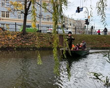 Sadzenie nowych rośłin na wyspach Fosy Miejskiej