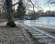 W Parku Południowym trwają prace remontowe przy ścieżkach prowadzących do tarasu będącym pozostałością po pałacu Ludwiga Landsberga