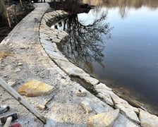 W Parku Południowym trwają prace remontowe przy ścieżkach prowadzących do tarasu będącym pozostałością po pałacu Ludwiga Landsberga