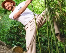 <p>Pan Piotr jest edukatorem we wrocławskim zoo.</p>