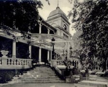 <p>Budynek Terrarium przed wojną, gdy mieściła się tu restauracja</p>