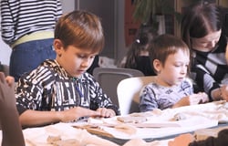 Wystawa "Błotko" w SIC! BWA Wrocław - wyjątkowe eksponaty z gliny tworzyli mali artyści