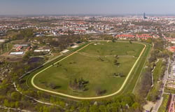 Oświetlenie i strefa rekreacji na torze Partynice